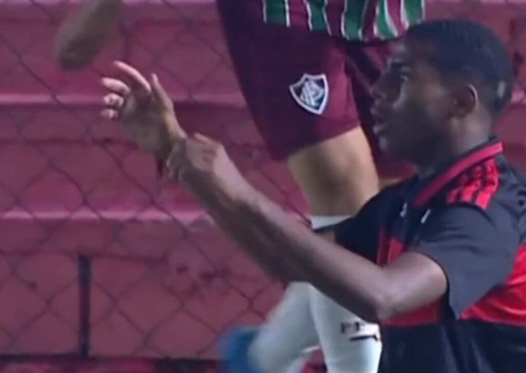 Flamengo perde para Fluminense e se complica no Brasileirão Sub-17 flamengo fluminense brasileirão sub 17