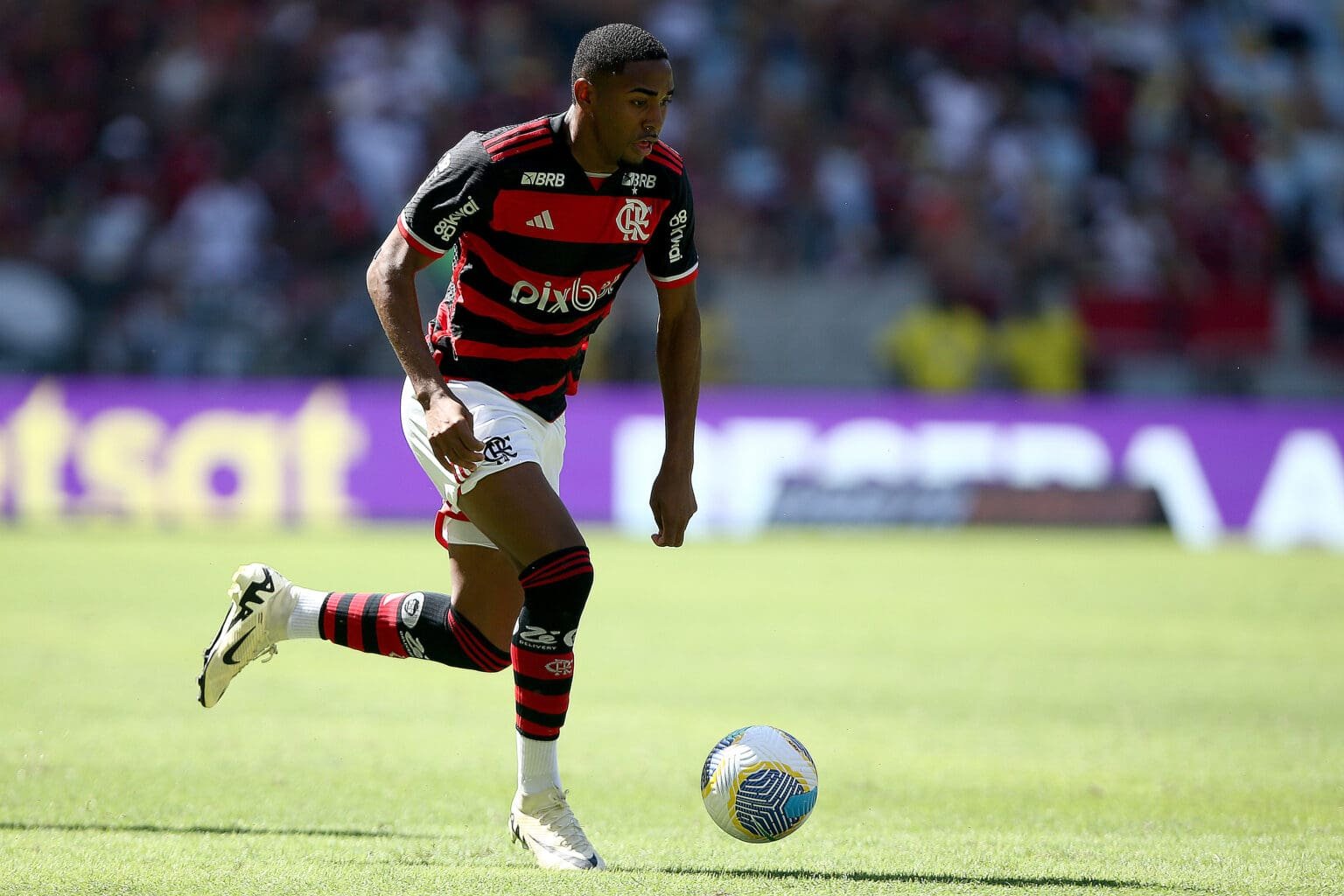 Lorran em campo pelo Flamengo