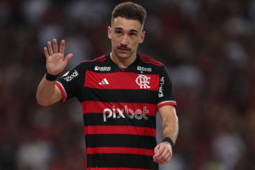 Léo Ortiz antecipa retorno das férias para tratar lesão na coxa Léo Ortiz em campo pelo Flamengo