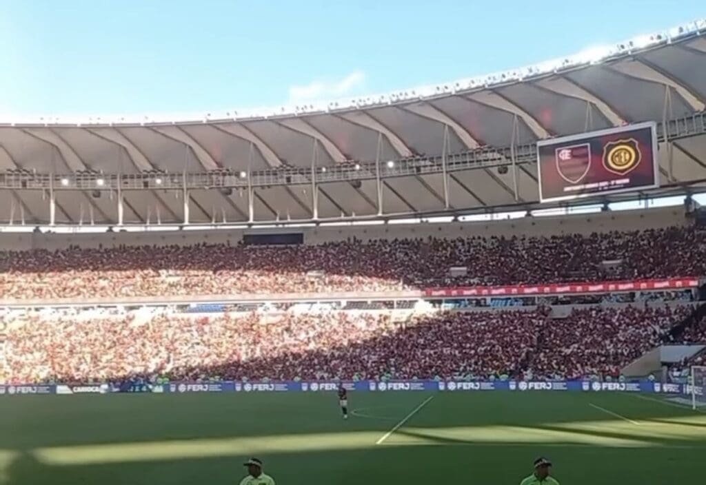 maracanã em jogo do flamengo yago martins
