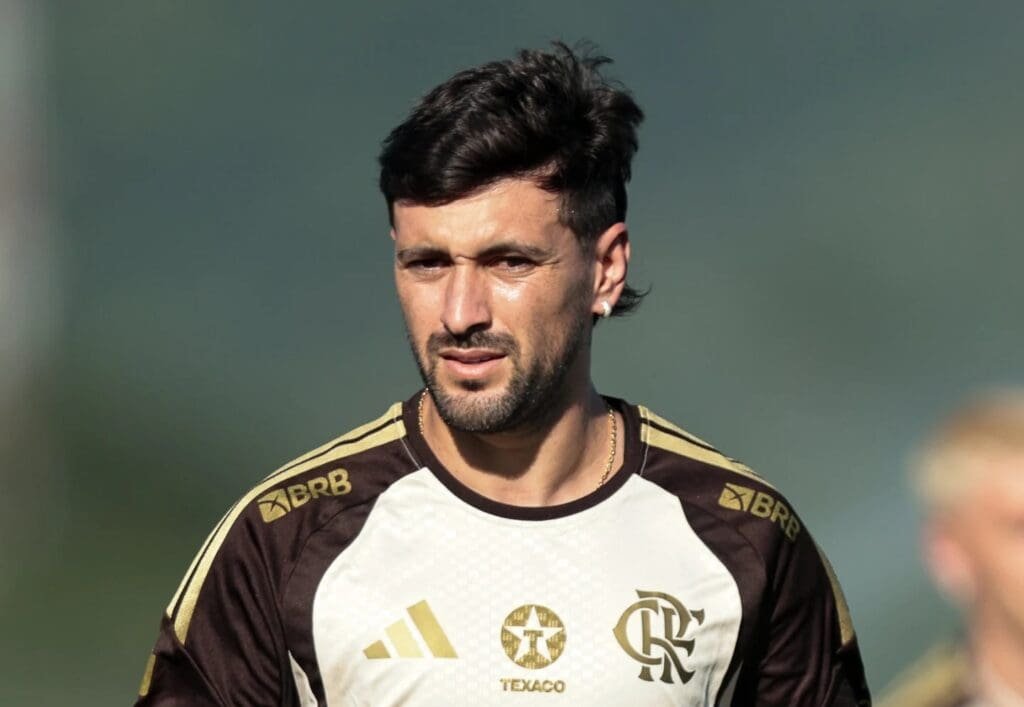 Arrascaeta durante treino do Flamengo