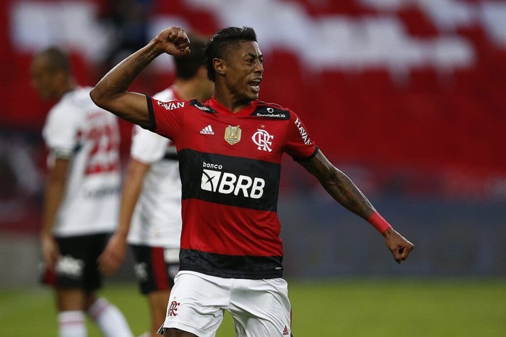 Bruno Henrique vibra após marcar gol na maior vitória do Flamengo sobre o São Paulo na história: um 5 a 1 pelo Brasileirão 2021