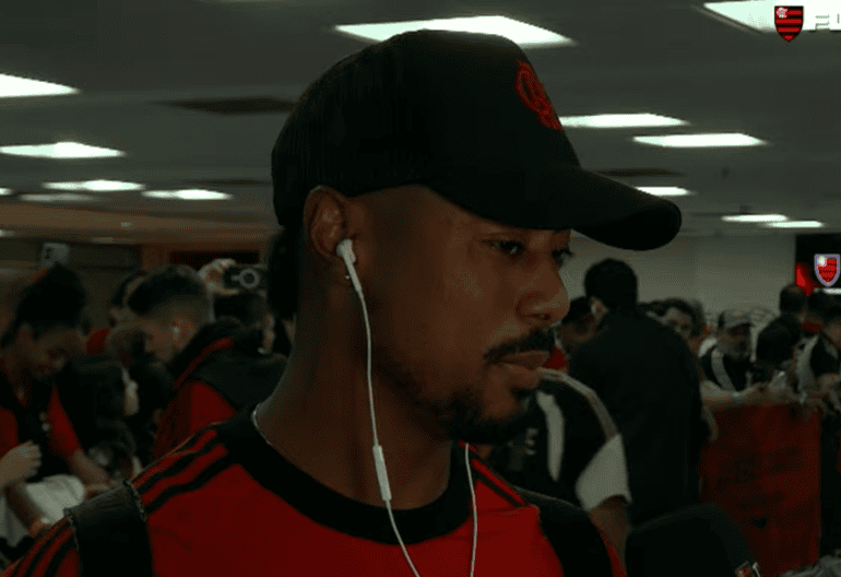 Bruno Henrique se rende à Nação antes de Flamengo x São Paulo Bruno Henrique na chegada ao Maracanã para Flamengo x São Paulo