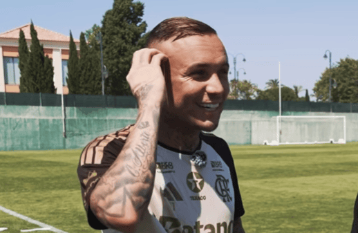 Cebolinha valoriza trabalho físico do Flamengo na intertemporada em Portugal Everton Cebolinha durante entrevista pós-treino do Flamengo em Portugal