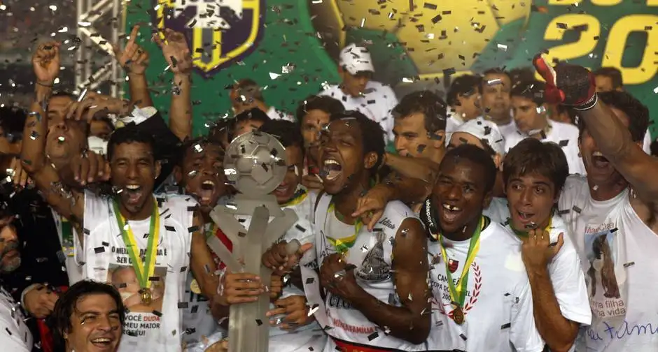 Flamengo completa 20 anos do Bi da Copa do Brasil; relembre título histórico contra Vasco Flamengo campeão Copa do Brasil 2006