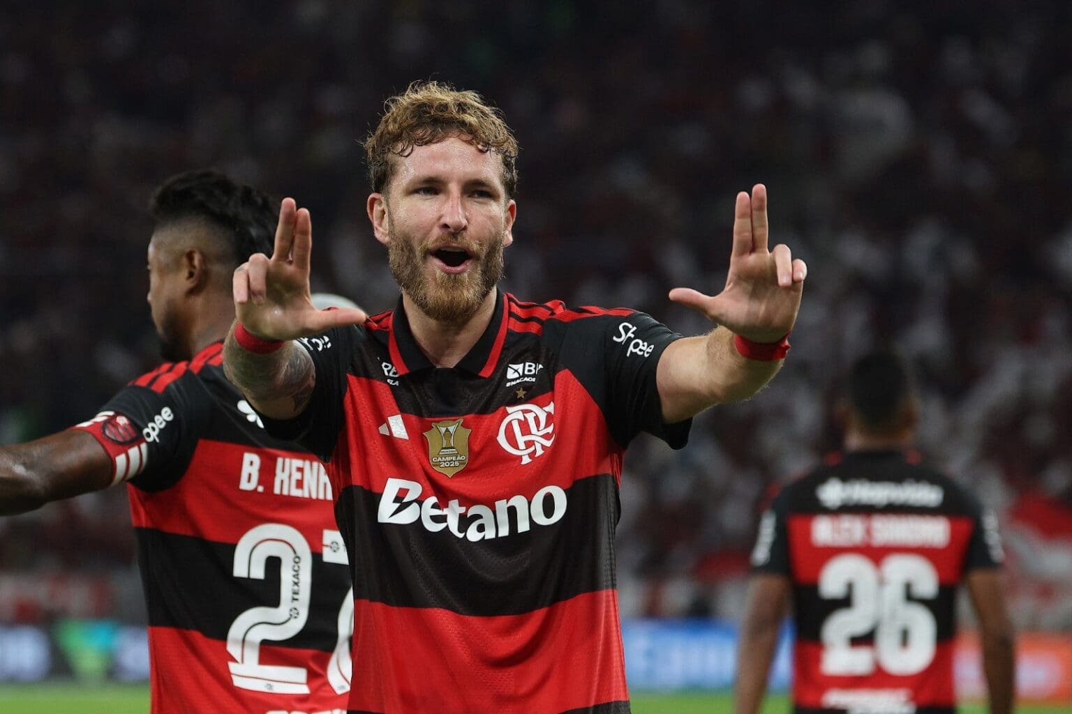 Léo Pereira comemora gol em Flamengo x São Paulo