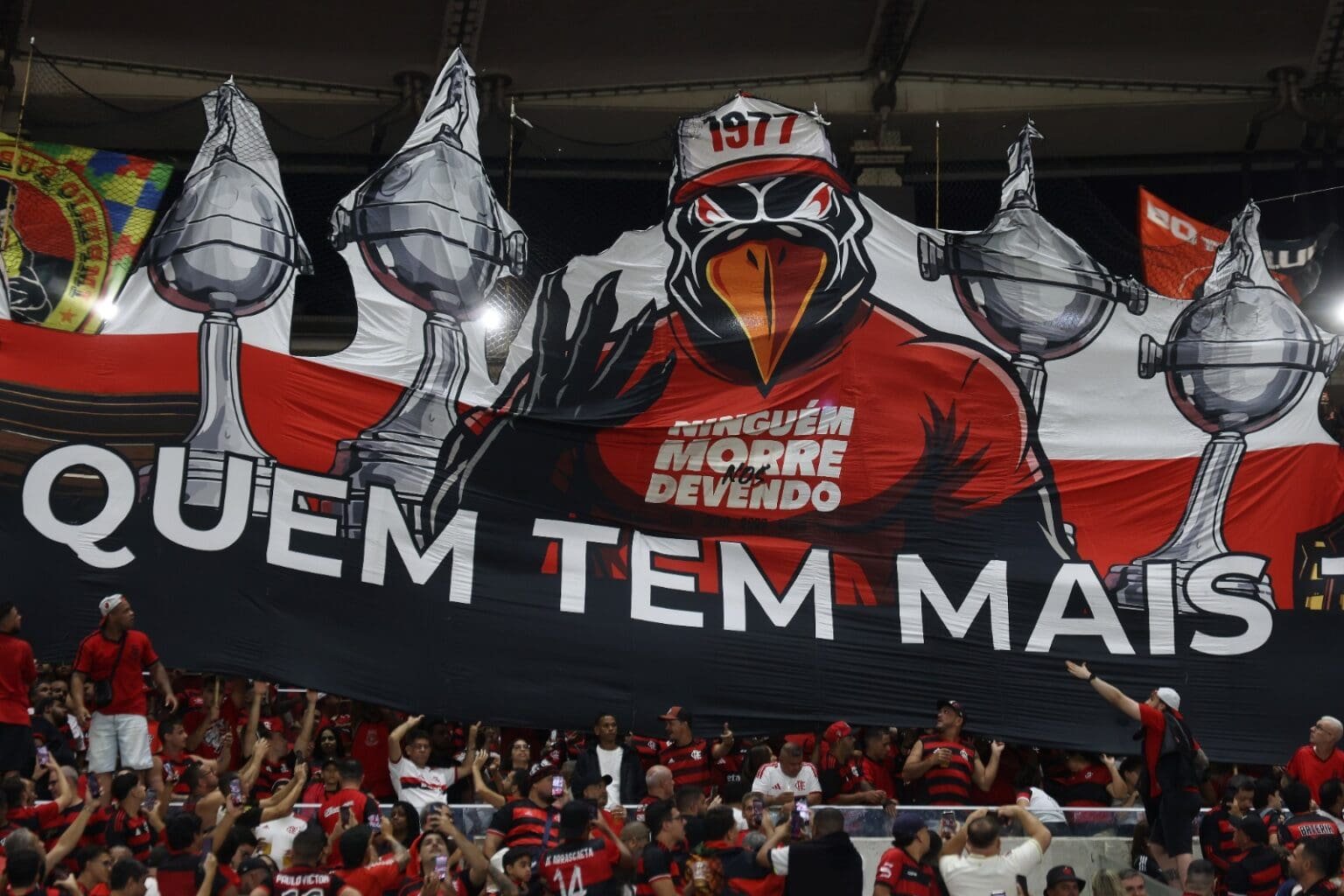 Flamengo x Cruzeiro: 20 mil ingressos vendidos para oitavas da Libertadores Mosaico da torcida do Flamengo no Maracanã: "Quem tem mais tem 4"