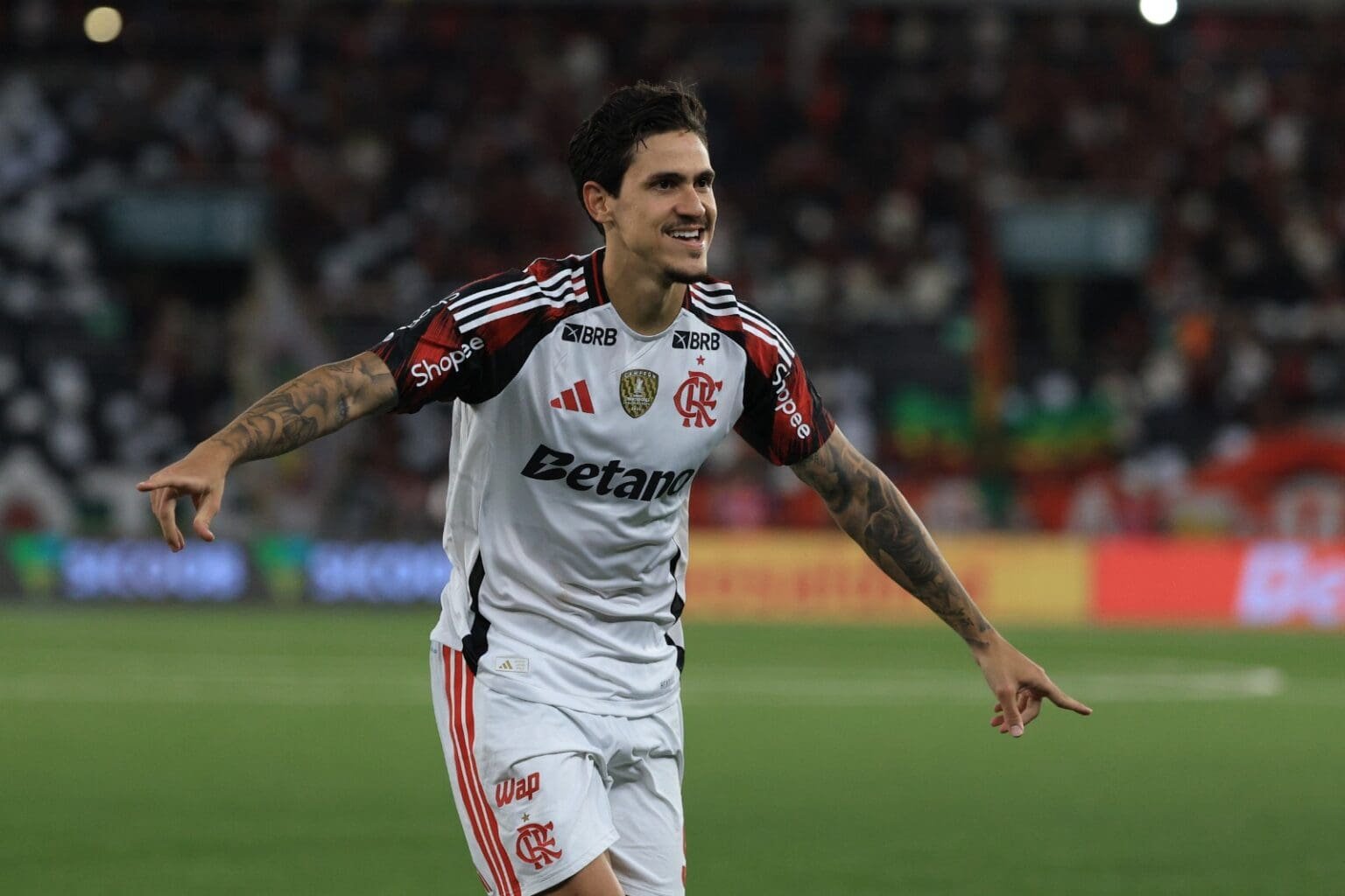 Pedro comemora gol pelo Flamengo no Engenhão