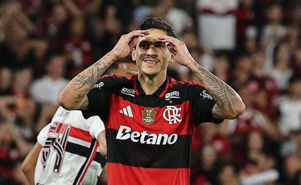 Pedro lamenta lance perdido em Flamengo x São Paulo