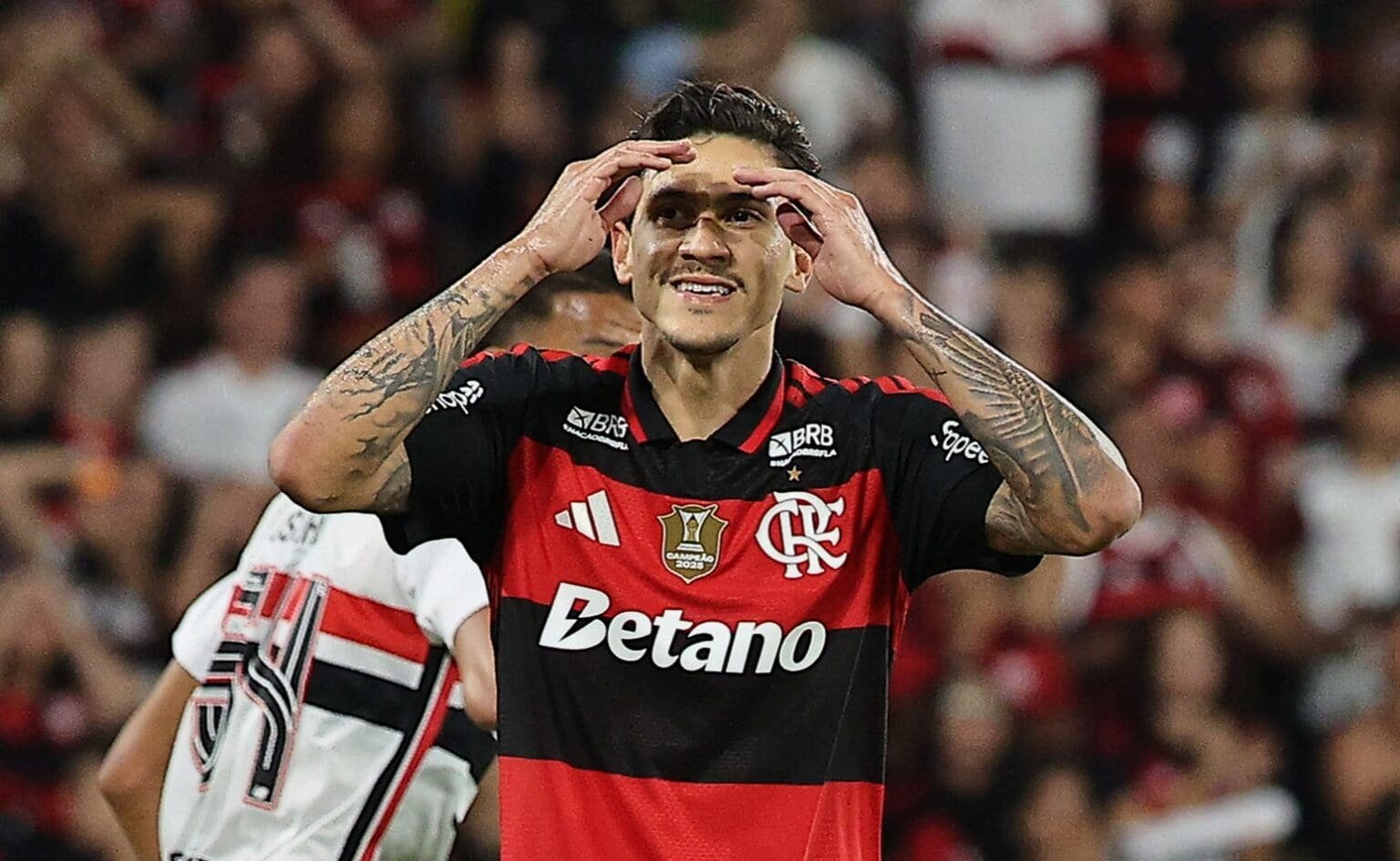 Flamengo chega a agosto pressionado após tropeços e encara mês de decisões Pedro lamenta lance perdido em Flamengo x São Paulo