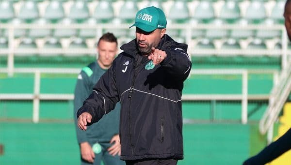 Sob pressão, Chapecoense mexe no time para tentar surpreender Flamengo Rafael Lacerda, técnico da Chapecoense