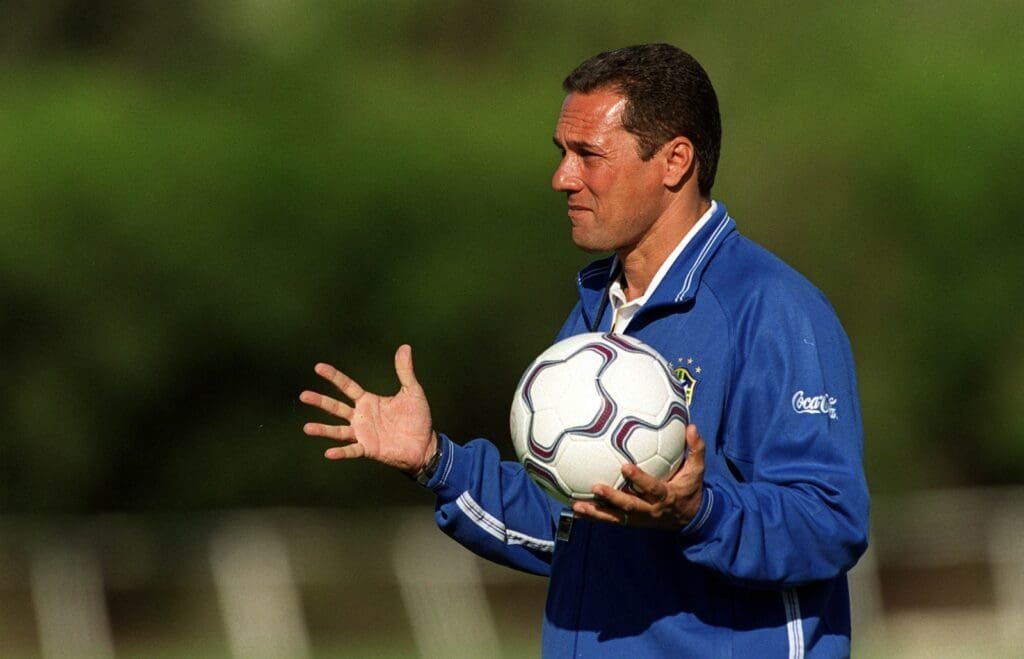 Vanderlei Luxemburgo durante treino da Seleção Brasileira