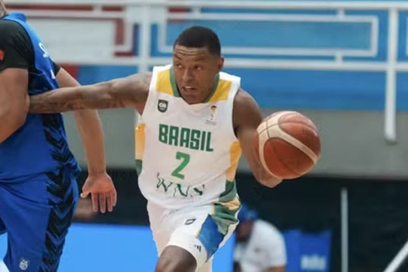 Palhinha do que fará no Flamengo? Yago brilha e lidera vitória do Brasil nas Eliminatórias Yago dos Santos em ação durante vitória do Brasil sobre a Venezuela pelas Eliminatórias para a Copa do Mundo de basquete