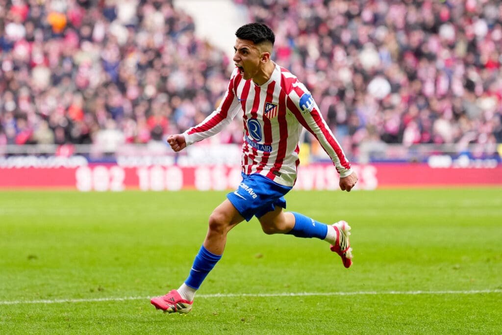 Thiago Almada comemora gol pelo Atlético de Madrid