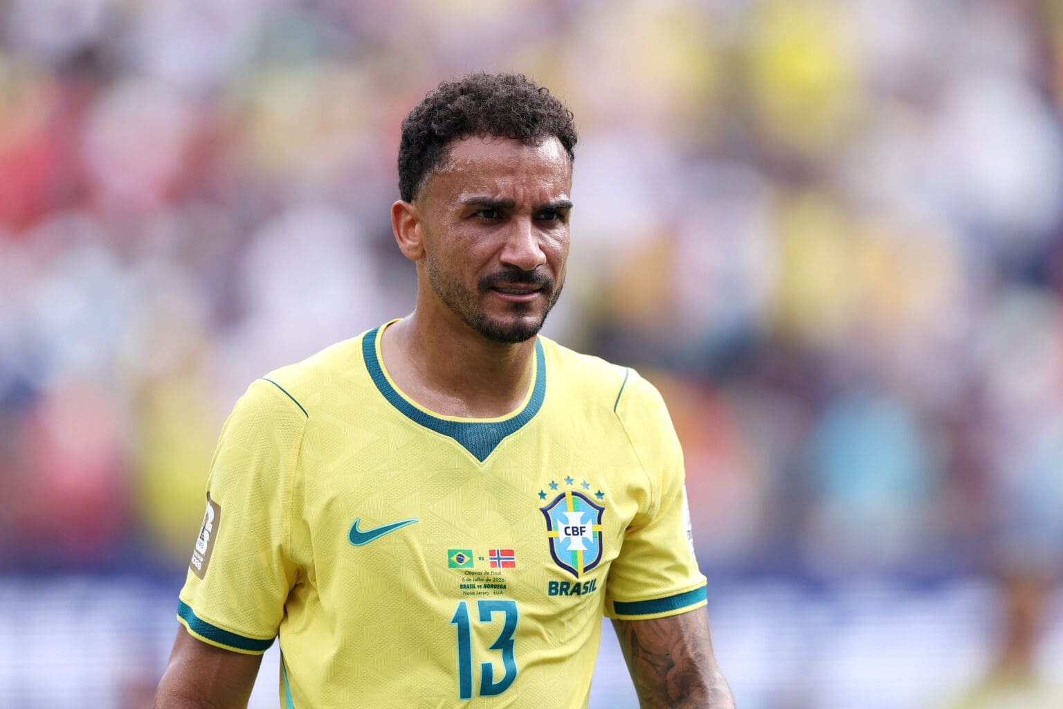 Danilo em campo em Brasil x Noruega