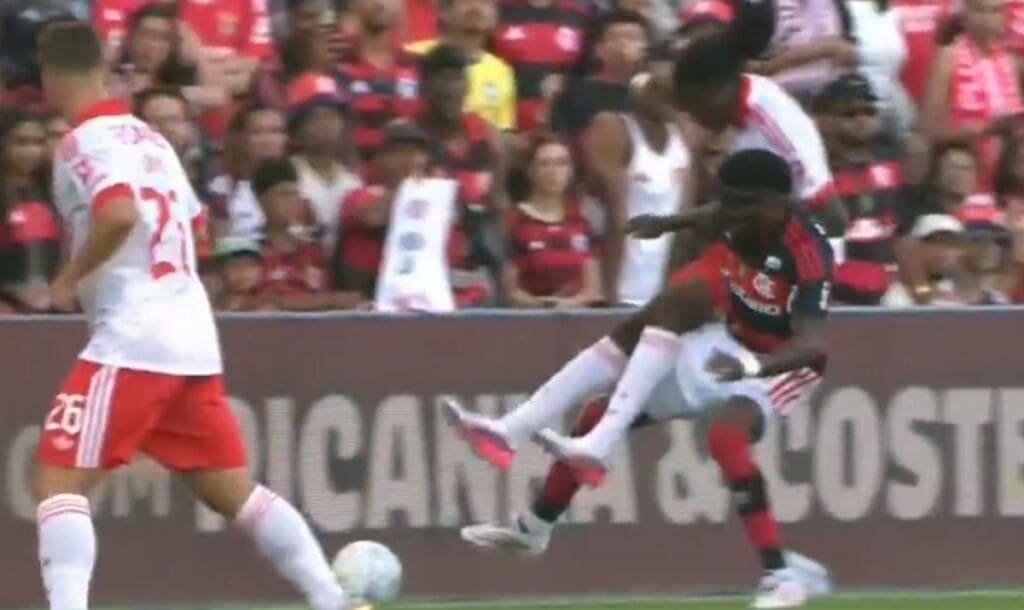 Emerson Royal pede desculpas a jogador do Benfica; veja emerson royal flamengo benfica