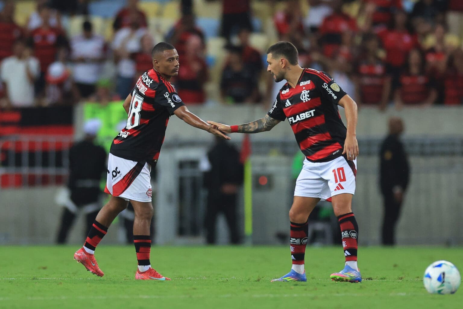 Arrascaeta e De La Cruz jogam Chapecoense x Flamengo? Entenda a situação dos uruguaios De La Cruz e Arrascaeta em campo pelo Flamengo