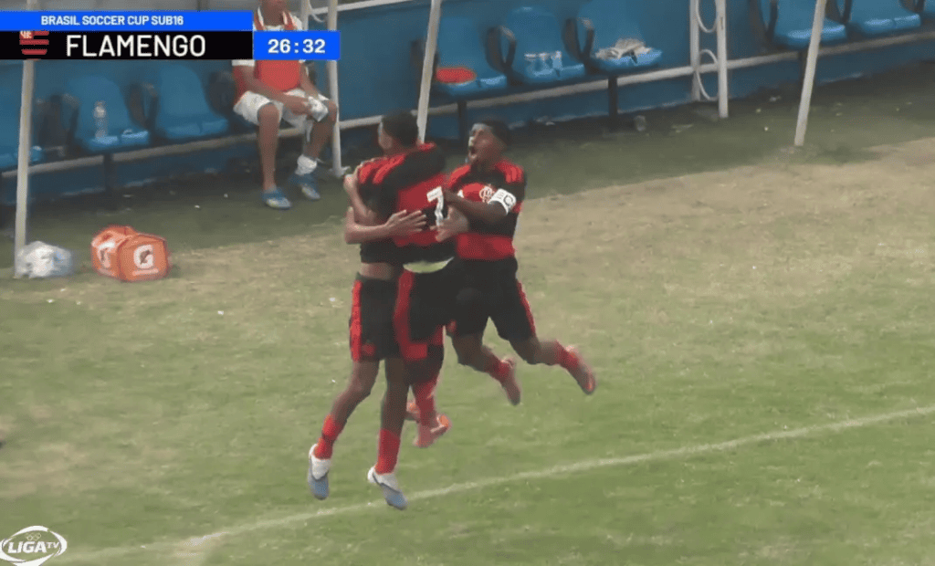 Flamengo elimina Palmeiras na Brasil Soccer Cup e encara Vasco na final Flamengo comemora gol sobre o Palmeiras na Brasil Soccer Cup Sub-16