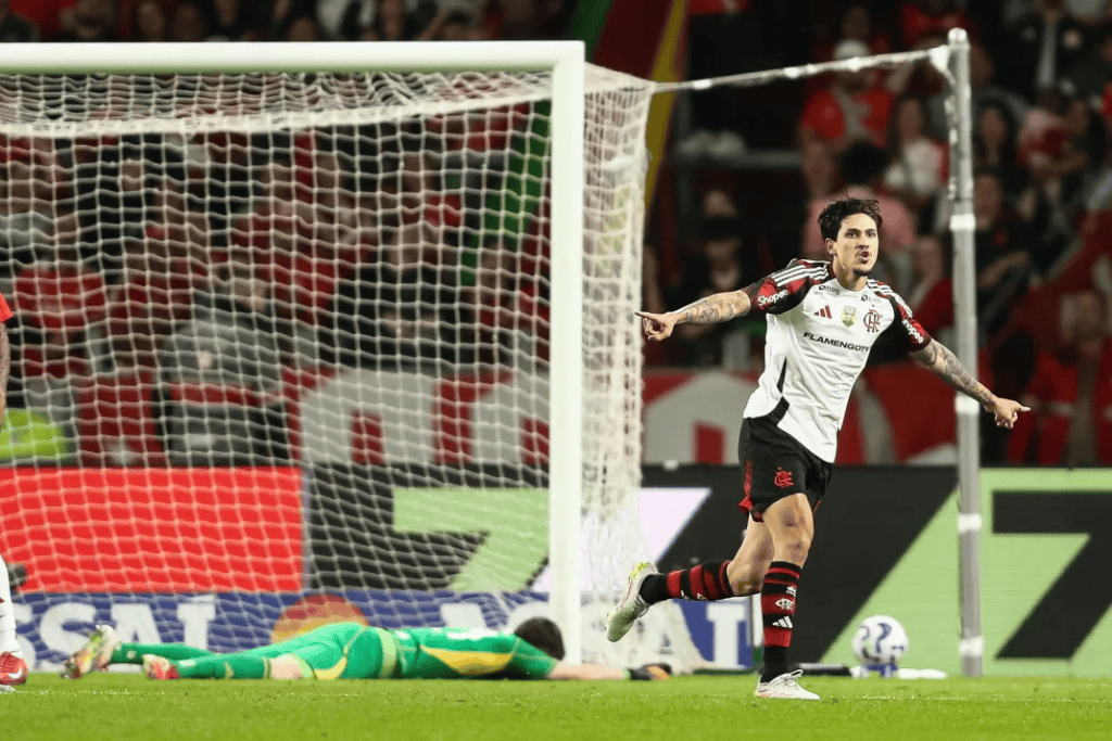 Pedro comemora gol em Internacional x Flamengo, no Beira-Rio