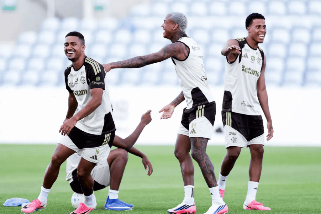 Elenco do Flamengo custa oito vezes mais que o do Lausanne-Sport Treino do Flamengo antes de enfrentar Lausanne-Sport