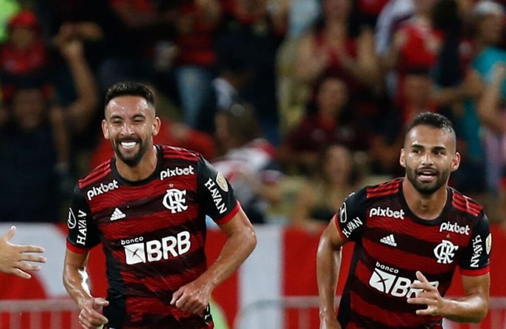Corinthians, São Paulo e Santos brigam por ex-Flamengo thiago maia isla flamengo corinthians são paulo santos