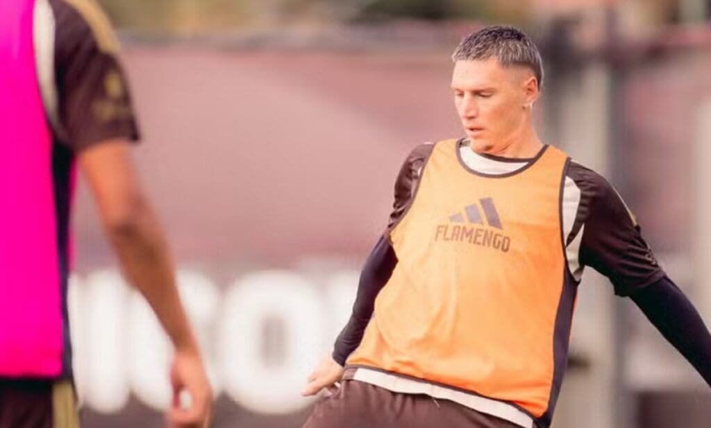 Flamengo pode ter 2 reforços contra Olimpia em Brasília varela flamengo olimpia
