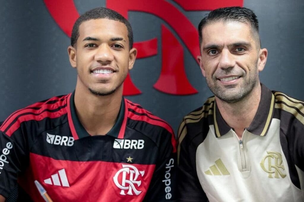Aiyran, novo reforço do Flamengo, assina contrato aos 17 anos