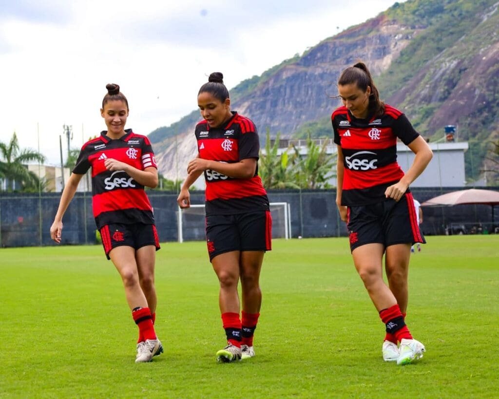 Alice dança com companheiras após fazer o gol do Flamengo contra o Vasco na estreia do Carioca Feminino Sub-20 2026