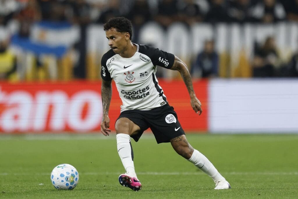 Allan em ação pelo Corinthians, contra o Coritiba, na Neo Quimica Arena, pelo Brasileirão 2026