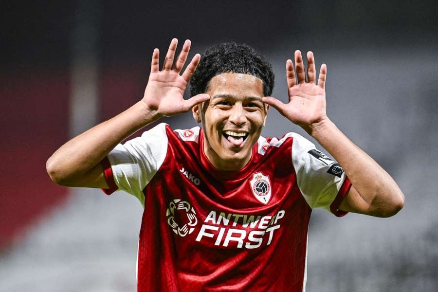 Flamengo anuncia Anthony Valencia como novo reforço para ataque Anthony Valencia