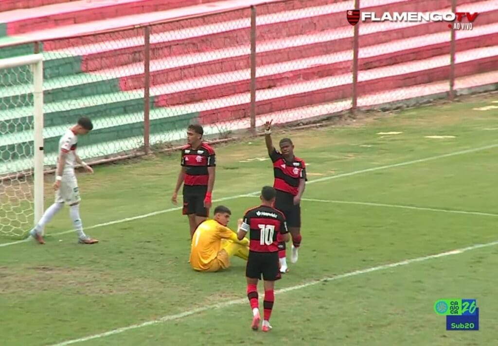 Carioca Sub-20: estreia do Flamengo tem virada e golaço de Douglas Telles contra a Portuguesa Douglas Telles comemora gol, o terceiro do Flamengo na vitória sobre a Portuguesa no Carioca Sub-20
