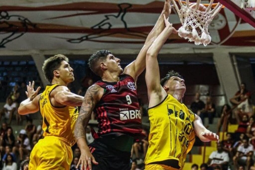 FlaBasquete anuncia amistosos de pré-temporada no Uruguai; veja adversários FlaBasquete disputa contra o Peñarol