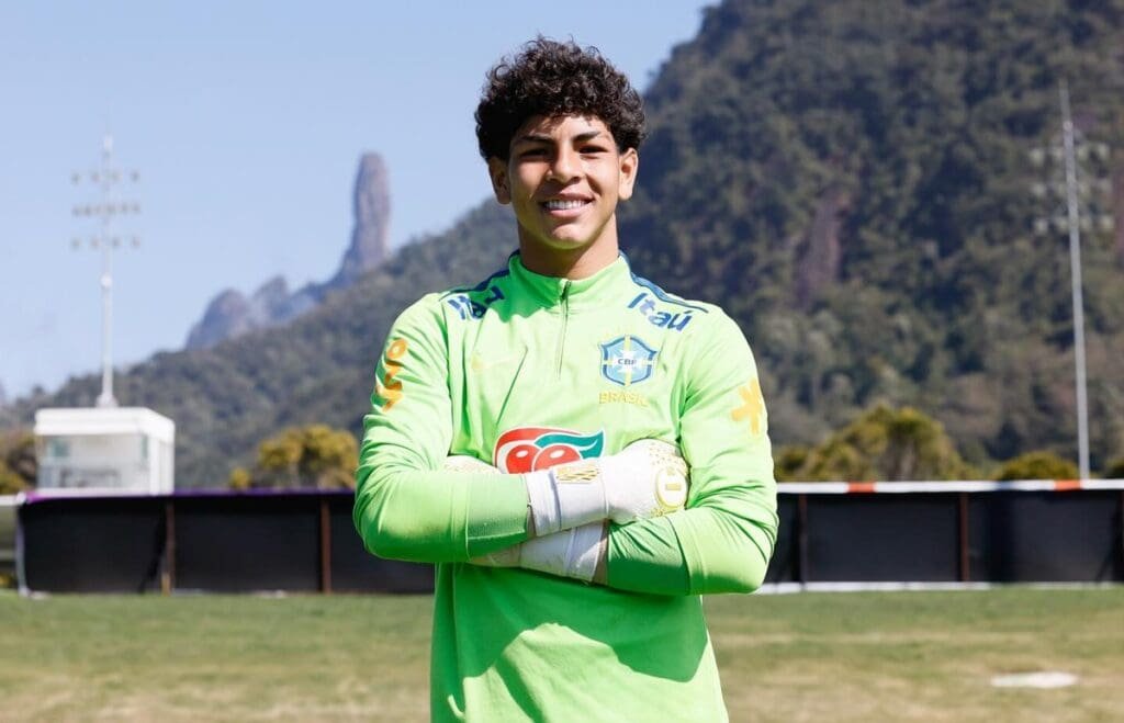Gabriel Werneck, goleiro do Flamengo Sub-17, durante sua última passagem pela Seleção Brasileira Sub-17