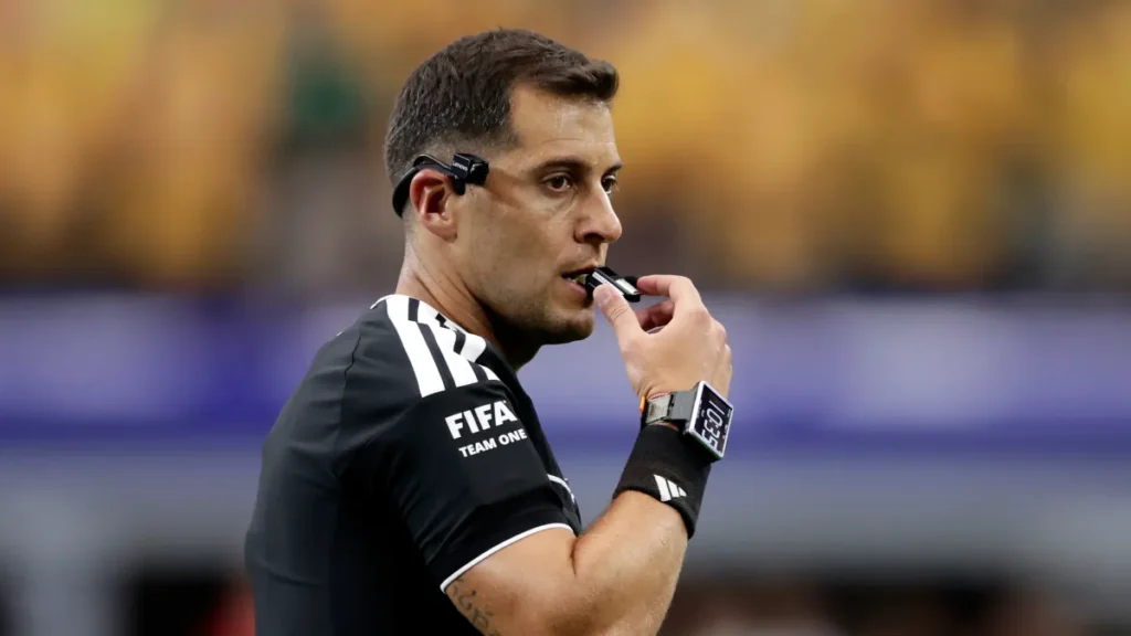 Gustavo Tejera, árbitro escalado para Flamengo x Cruzeiro