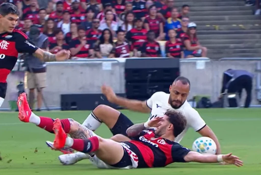 CBF divulga áudio do VAR e confirma acerto em gol anulado do Botafogo contra Flamengo Mão de Arthur Cabral em Flamengo x Botafogo
