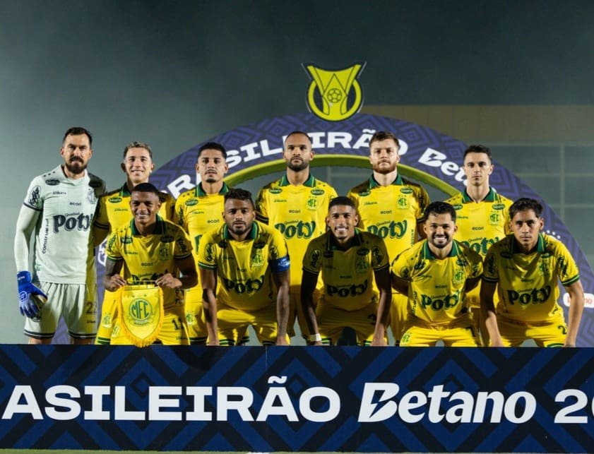 Mirassol prioriza Brasileirão e deve ter força máxima contra Flamengo Time do Mirassol perfilado antes de jogo do Brasileirão