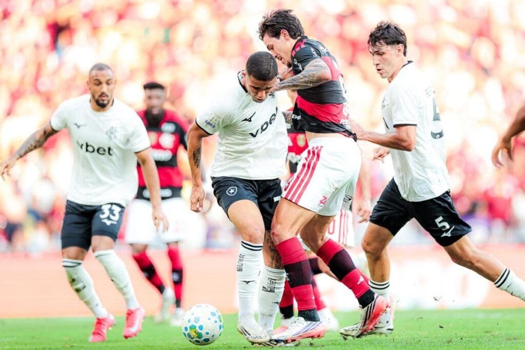Não é reclamar de barriga cheia se você tem apetite para muito mais Pedro tenta driblar marcação do Botafogo na partida que terminou em 3 a 0 para o Flamengo pelo Brasileirão 2026