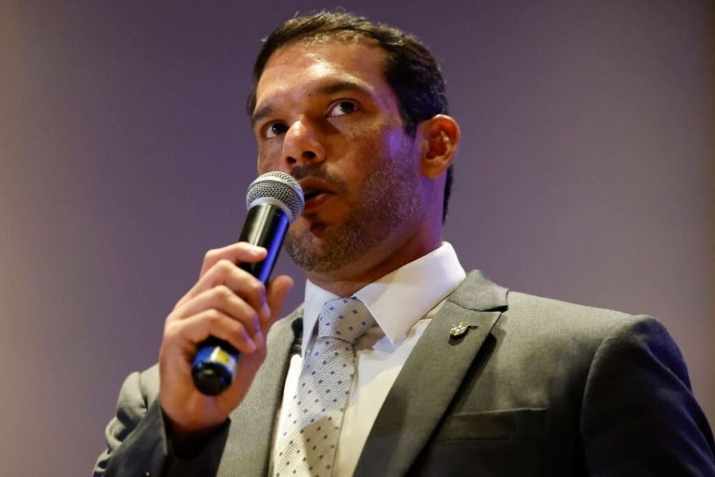 Samir Xaud, presidente da CBF, em reunião sobre novas regras do futebol brasileiro