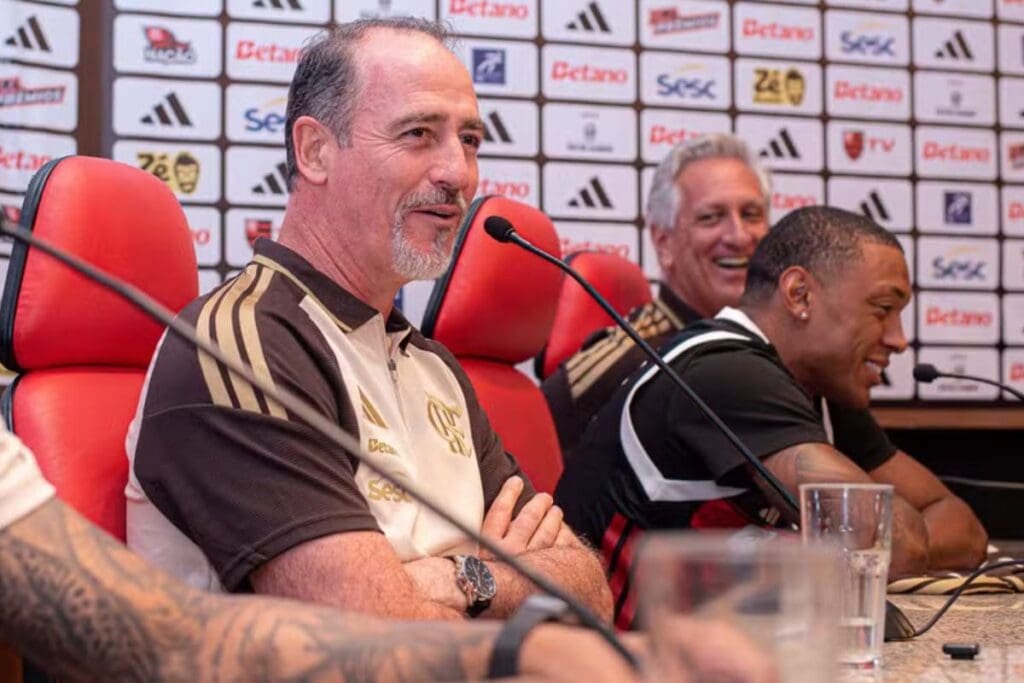 Demétrius Ferraciú é apresentado em coletiva como treinador do FlaBasquete