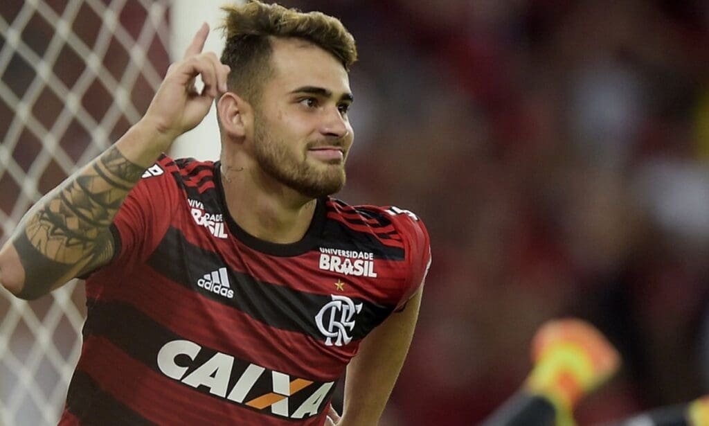 Felipe Vizeu, ex-Flamengo, é anunciado por clube da Série B felipe vizeu em jogo do flamengo em 2018