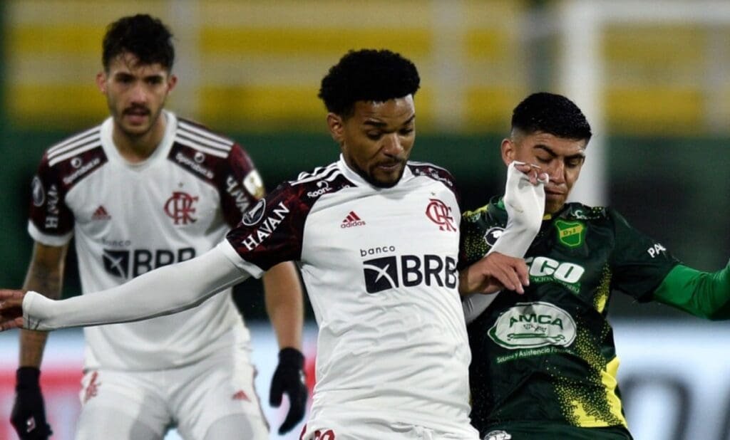 Clube da China contrata ex-zagueiro do Flamengo; veja destino flamengo bruno viana zagueiro