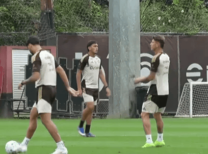 Reserva de Pedro? Josmar treina com elenco principal do Flamengo Josmar treinando com profissionais do Flamengo