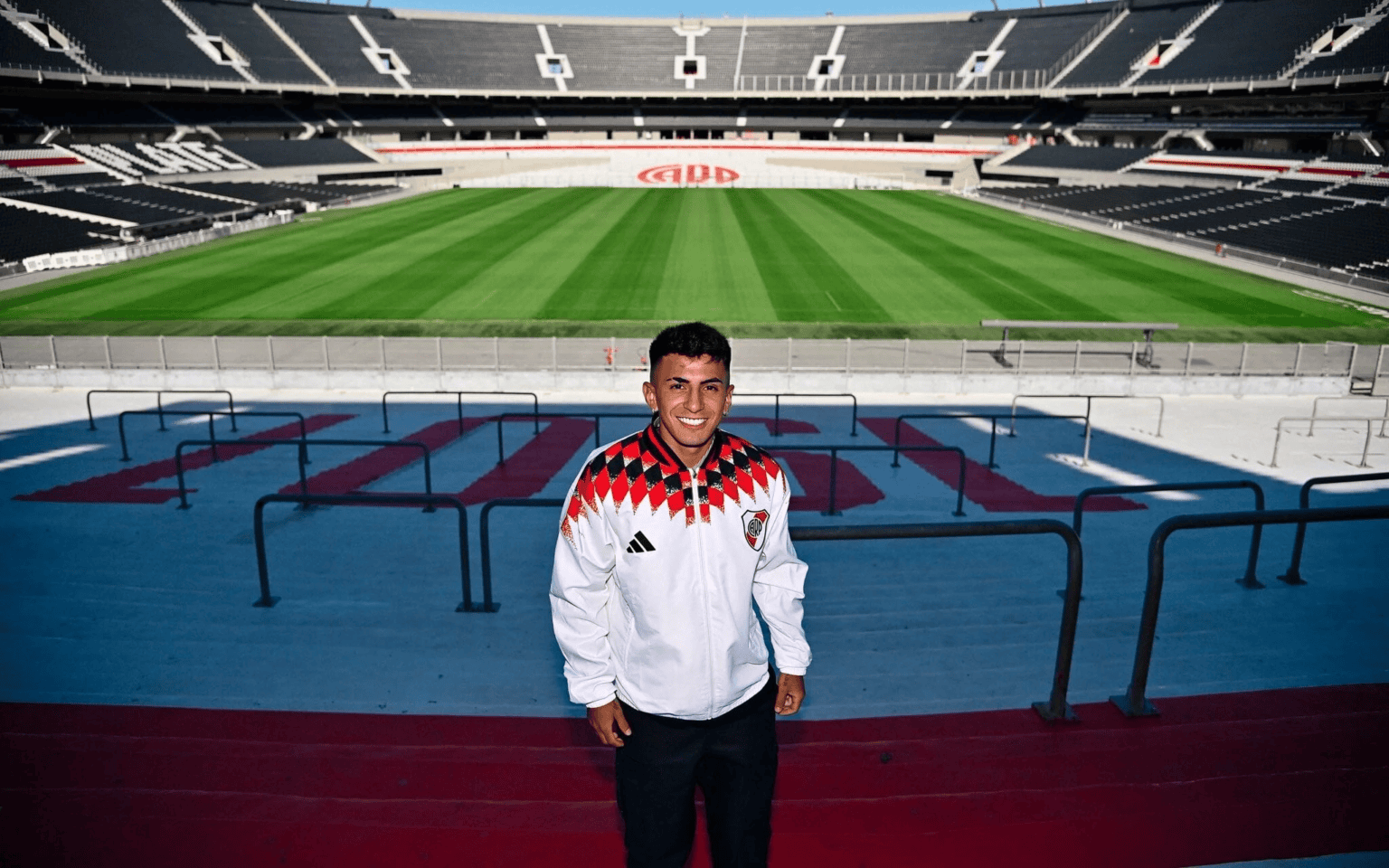Thiago Almada diz que escolheu River Plate por ‘projeto’ Thiago Almada no River Plate