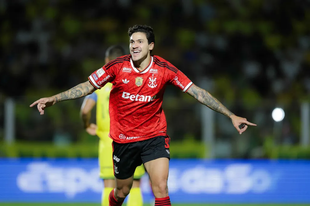 Mirassol 1×5 Flamengo: goleada para voltar a disputar o título do Brasileirão Pedro comemora gol em Mirassol x Flamengo
