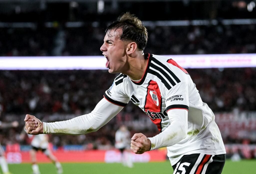 Joaquín Freitas, que negocia com o Flamengo, vibra com gol pelo River Plate