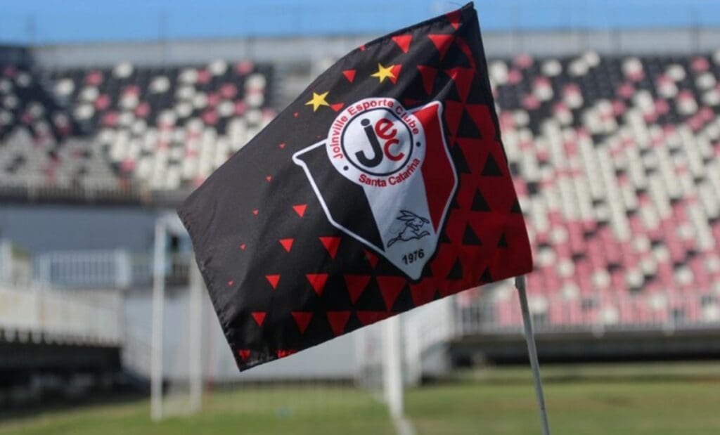 Joinville contrata ex-jogador do Flamengo para ser treinador joinville flamengo bandeira