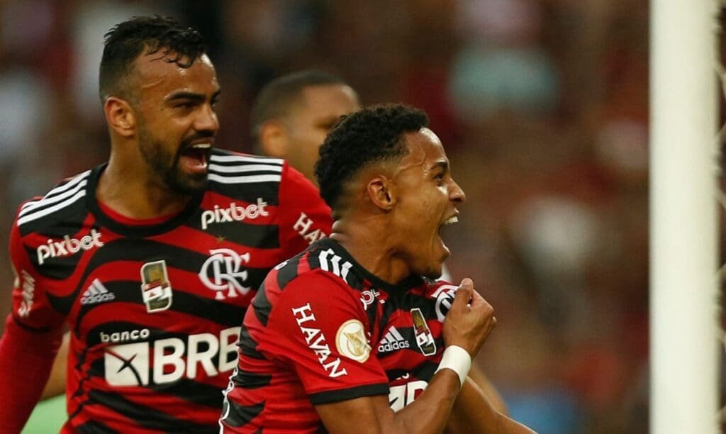 Clube da Arábia Saudita contrata ex-Flamengo; veja detalhes lázaro ex-flamengo gol