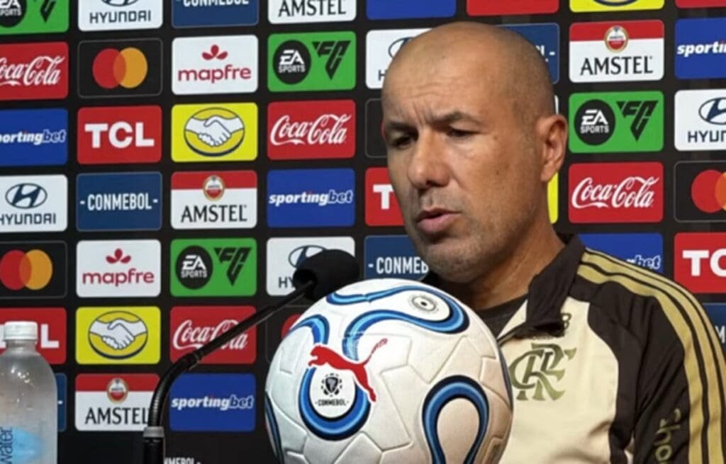 Leonardo Jardim aponta o que Flamengo precisa fazer para eliminar Cruzeiro leonardo jardim cruzeiro flamengo coletiva