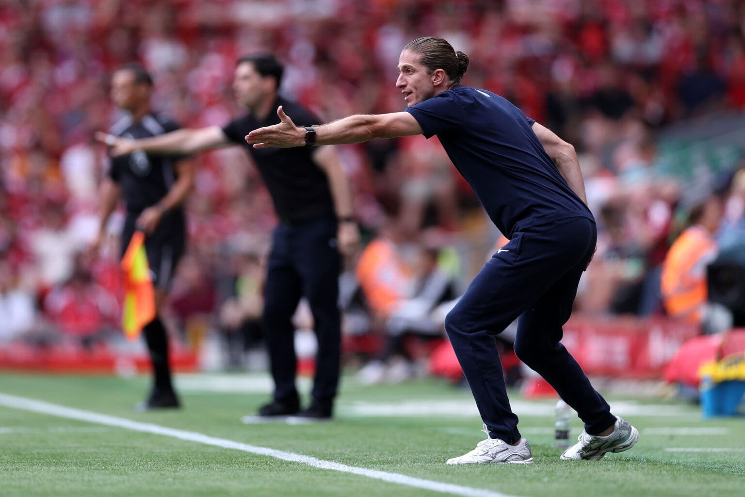 Filipe Luís comandando Mônaco no Anfield