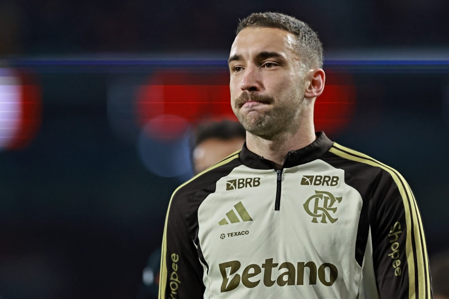 Léo Ortiz em campo pelo Flamengo